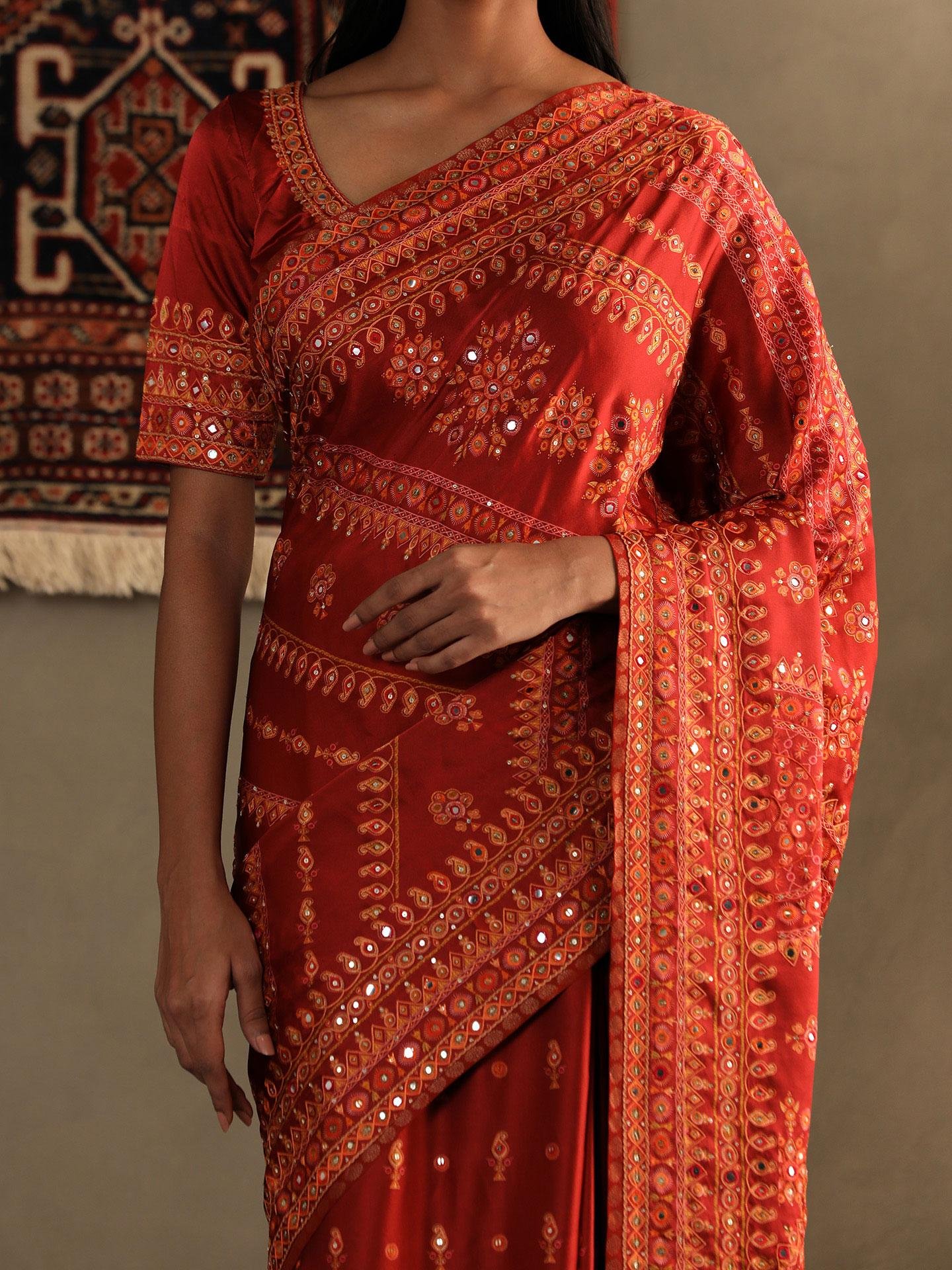 Lava Red Darpan Saree With Unstitched Blouse - Image 6